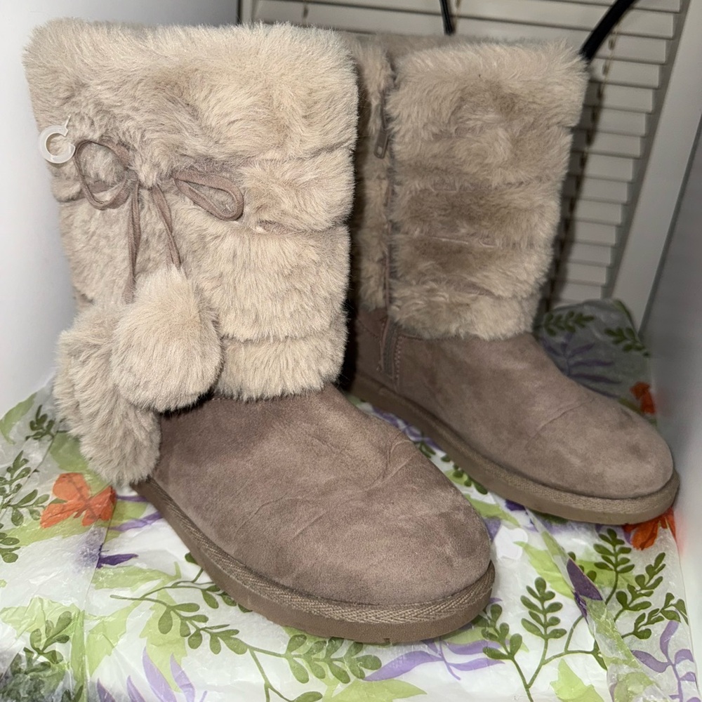 Makalu Faux Fur Winter Boots (Youth 3M) with flaws